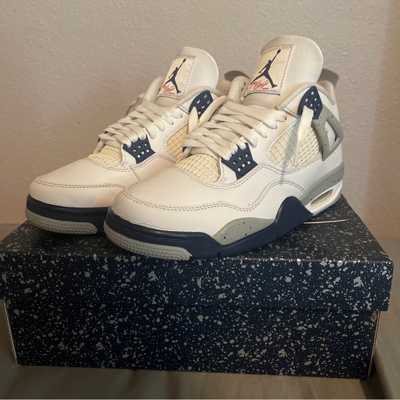 Jordan 4 midnight navy size - 6.5 M